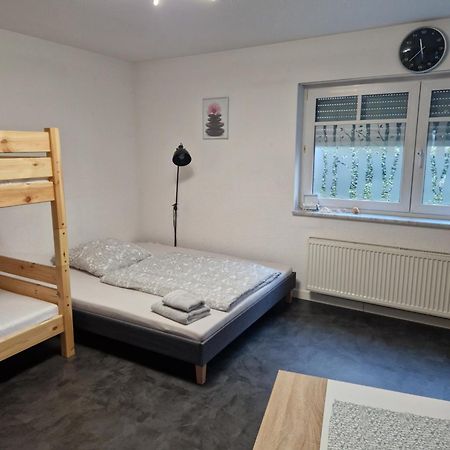 לייפציג Souterrain-Wohnung Mit Kostenlosem Stellplatz מראה חיצוני תמונה