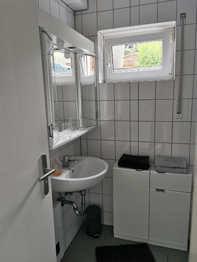 לייפציג Souterrain-Wohnung Mit Kostenlosem Stellplatz מראה חיצוני תמונה