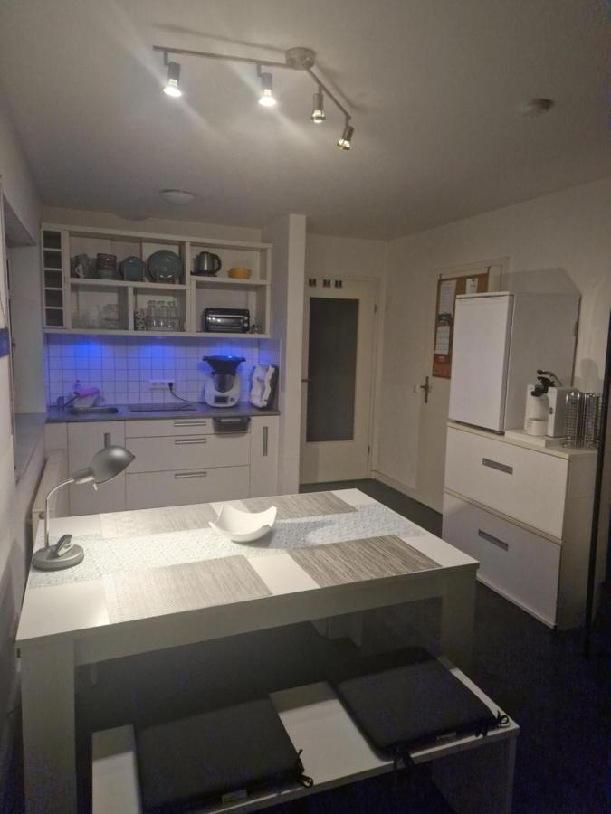 לייפציג Souterrain-Wohnung Mit Kostenlosem Stellplatz מראה חיצוני תמונה